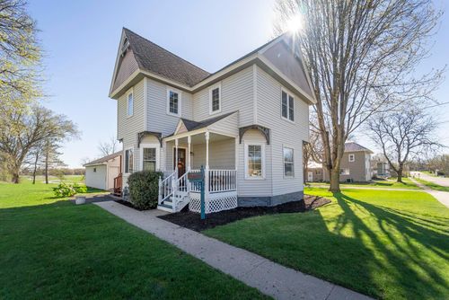 413 Wapsie St, Sumner, IA, 50674-1307 | Card Image