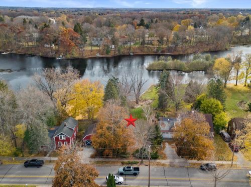 2 Columbia Rd, Cedarburg, WI, 53012 | Card Image