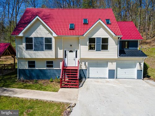 57 Lake Ln, East Stroudsburg, PA, 18301-8893 | Card Image