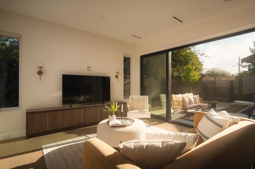 2-812 E 26th Avenue, Vancouver, BC, V5V2J2 | Card Image