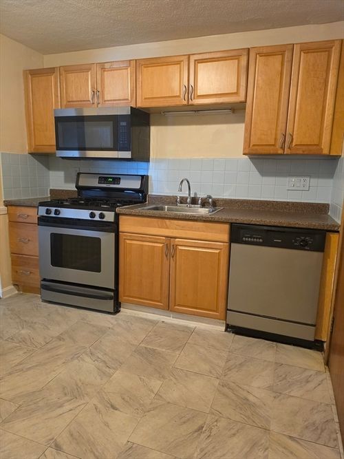 8-70 Mudge St, Lynn, MA, 01902-1216 | Card Image