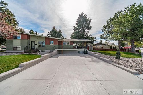 1045 York Dr, Blackfoot, ID, 83221-3620 | Card Image