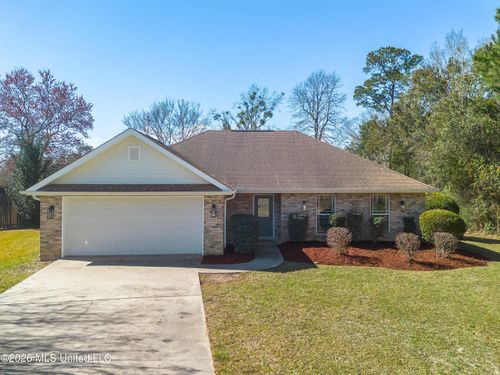 8516 Kono Pl, Diamondhead, MS, 39525-4153 | Card Image