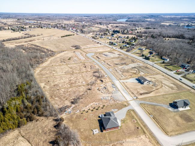 180 Summerside Dr, House other with 3 bedrooms, 2 bathrooms and 3 parking in Inverary ON | Image 8