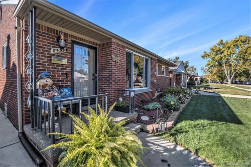 8455 Salem Ln, Dearborn Heights, MI, 48127-1314 | Card Image