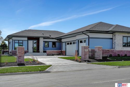 901 Pine Grove Ln, Lincoln, NE, 68521-8949 | Card Image