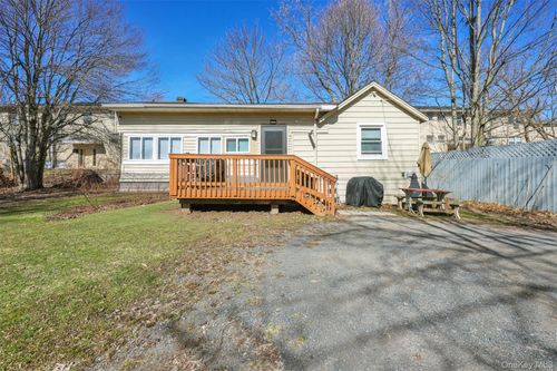 15 Holmes St, Monticello, NY, 12701-1856 | Card Image