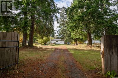 3666 Macaulay Rd, House other with 3 bedrooms, 2 bathrooms and 10 parking in Black Creek BC | Image 2