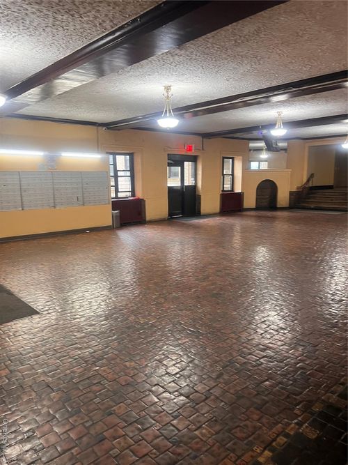 apt-a10-70 Broadway, Jackson Heights, NY, 11372-6105 | Card Image