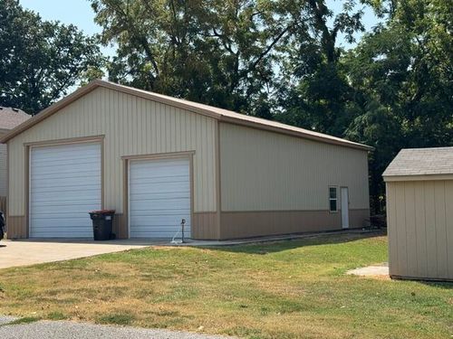 308 E 1st St, Grove, OK, 74344-3133 | Card Image