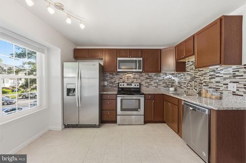 1704 W Bancroft Ln, CROFTON, MD, 21114-1627 | Card Image