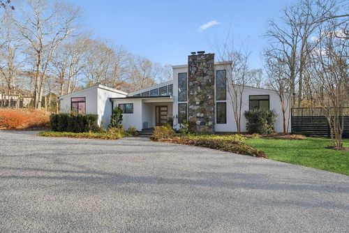 56 N Woods Ln, East Hampton, NY, 11937-3515 | Card Image