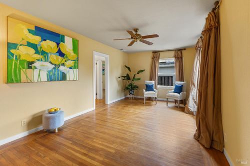 872 Carr Ave, Santa Rosa, CA, 95404-2825 | Card Image