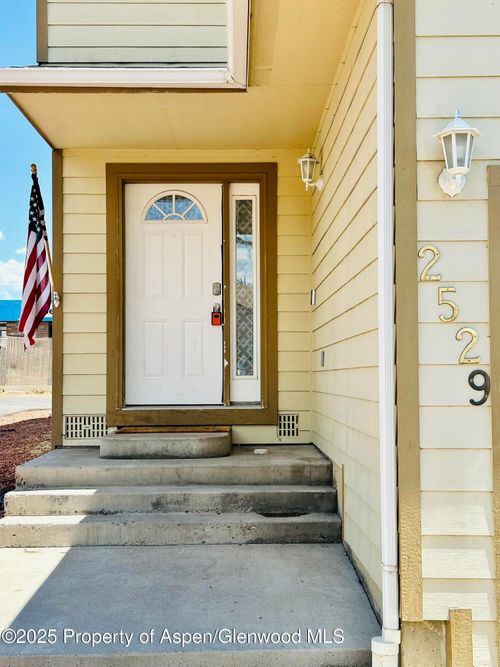 2529 Meadow Cir, Rifle, CO, 81650-3835 | Card Image