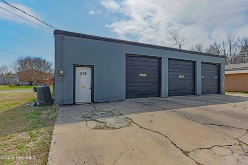 308 Dixon Street, Wallace, NC, 28466 | Card Image