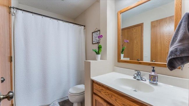 Upper level full bathroom | Image 17