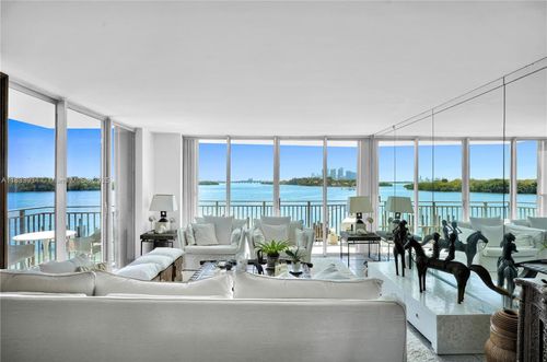 4i-770 Ne 69th St, Miami, FL, 33138-5757 | Card Image