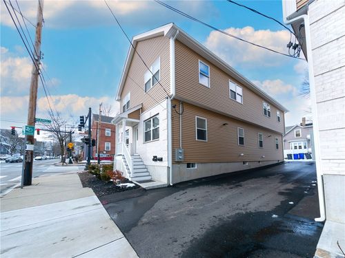70 Pitman St, Providence, RI, 02906-4312 | Card Image