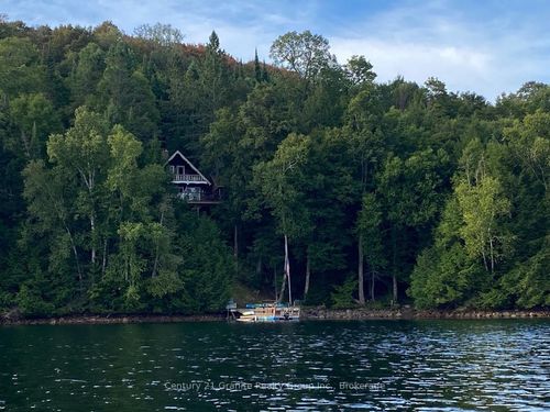 1038 Broken Paddle Rd, Haliburton, ON, K0M1S0 | Card Image