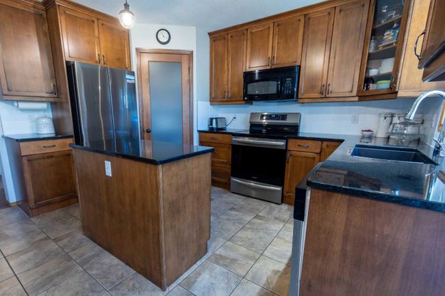 249 Fairway Drive, Home with 4 bedrooms, 3 bathrooms and 5 parking in Coaldale AB | Image 11
