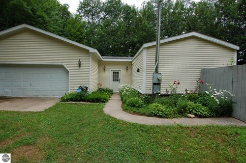19241 Beech St, Tustin, MI, 49688-8014 | Card Image