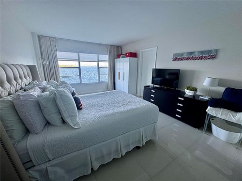 2b-11111 Biscayne Blvd, Miami, FL, 33181-3404 | Card Image