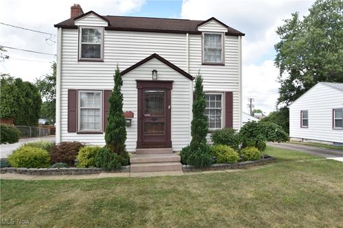 7340 Westview Dr, Youngstown, OH, 44512-5551 | Card Image