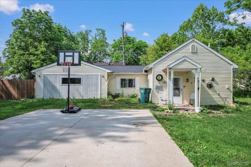394 S Elm St, Lapeer, MI, 48446-2527 | Card Image