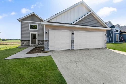 135 Maple Lane, Cannon Falls, MN, 55009 | Card Image