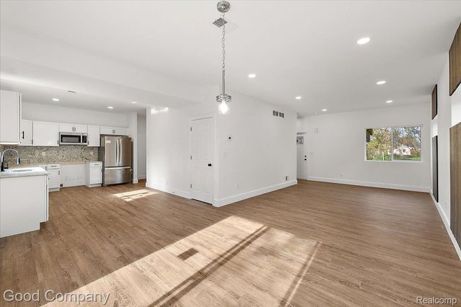 15-494 Bloomfield Ave-15.jpg | Image 4