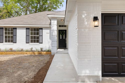 1006 Cottonbowl Dr, Taylor, TX, 76574-5167 | Card Image