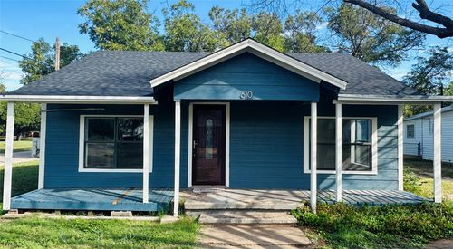 610 W Dale St, Winters, TX, 79567-4909 | Card Image