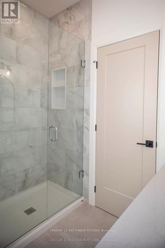 6 - 430 Head St N, House other with 2 bedrooms, 2 bathrooms and 4 parking in Strathroy ON | Image 7