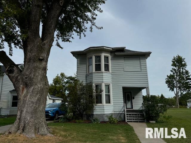 10th Ave, Clinton, IA 52732