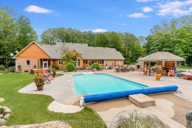 697 Lafontaine Rd E, House other with 6 bedrooms, 4 bathrooms and 15 parking in Tiny ON | Image 34
