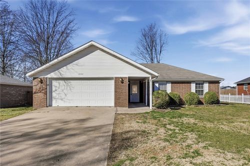 2102 Se K St, Bentonville, AR, 72712-8203 | Card Image