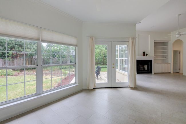 Floor to ceiling windows | Image 13