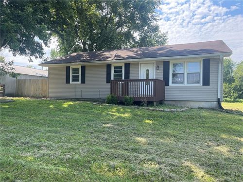 860 E Front St, Kidder, MO, 64649-9101 | Card Image