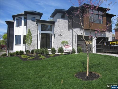 320 Bolz St, Englewood Cliffs, NJ, 07632-1639 | Card Image