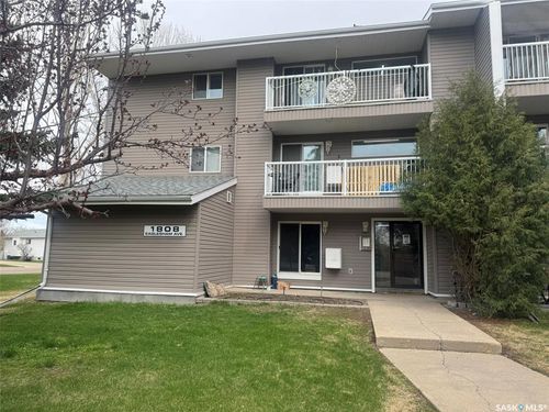 303-1808 Eaglesham Ave, Weyburn, SK, S4H3A8 | Card Image