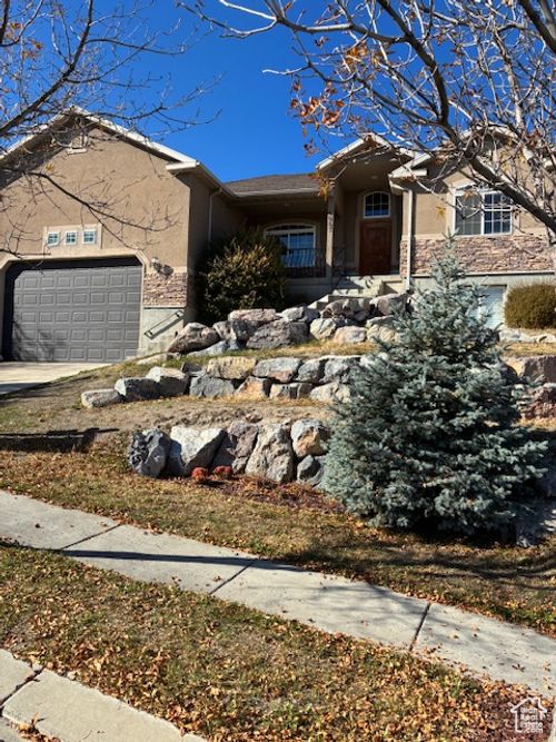 6967 Comanche St, Eagle Mountain, UT, 84005-6092 | Card Image