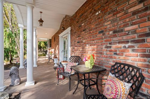 99 Shirley Ct, Smithtown, NY, 11787-3912 | Card Image