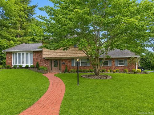 11 Royal Oak Dr, Huntington, NY, 11743-4427 | Card Image