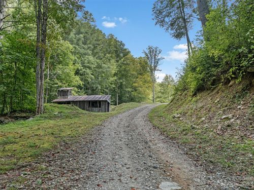 520 White Oak Flats Rd, Green Mountain, NC, 28740 | Card Image