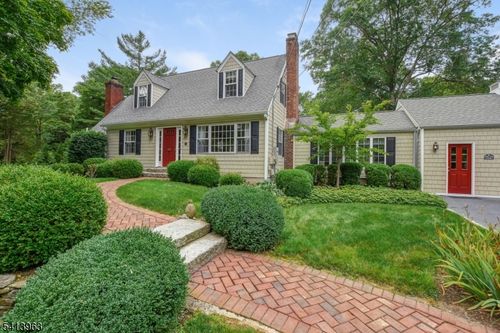 42 Washington Valley Rd, Mendham Twp, NJ, 07960-3332 | Card Image