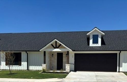 204 E Ewell Street, Granbury, TX, 76048 | Card Image