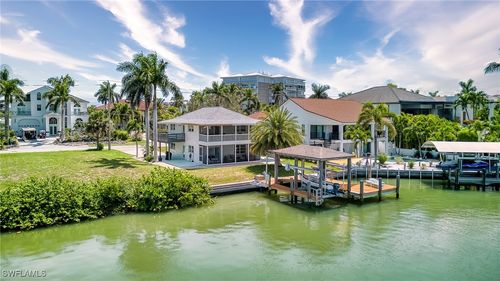 31 Pelican St E, NAPLES, FL, 34113-4019 | Card Image