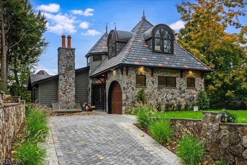 53 Oakwood Trl, Sparta, NJ, 07871-1501 | Card Image