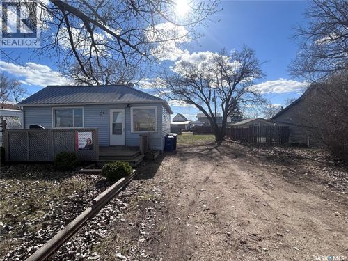 314 Railway St, Bienfait, SK, S0C0M0 | Card Image