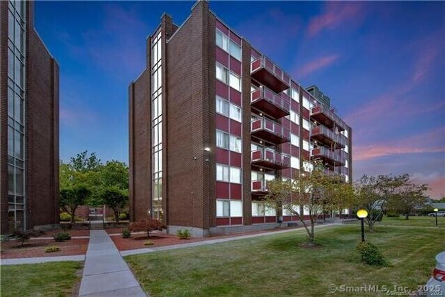 APT-525 - 1310 Berlin Tpke, Condo with 1 bedrooms, 1 bathrooms and 1 parking in Wethersfield CT | Image 4